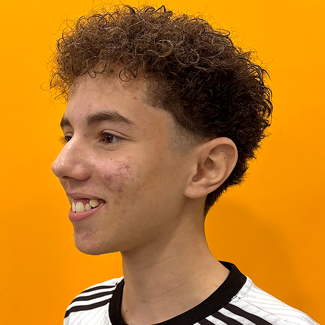 Corte de Cabelo Masculino na Tesoura